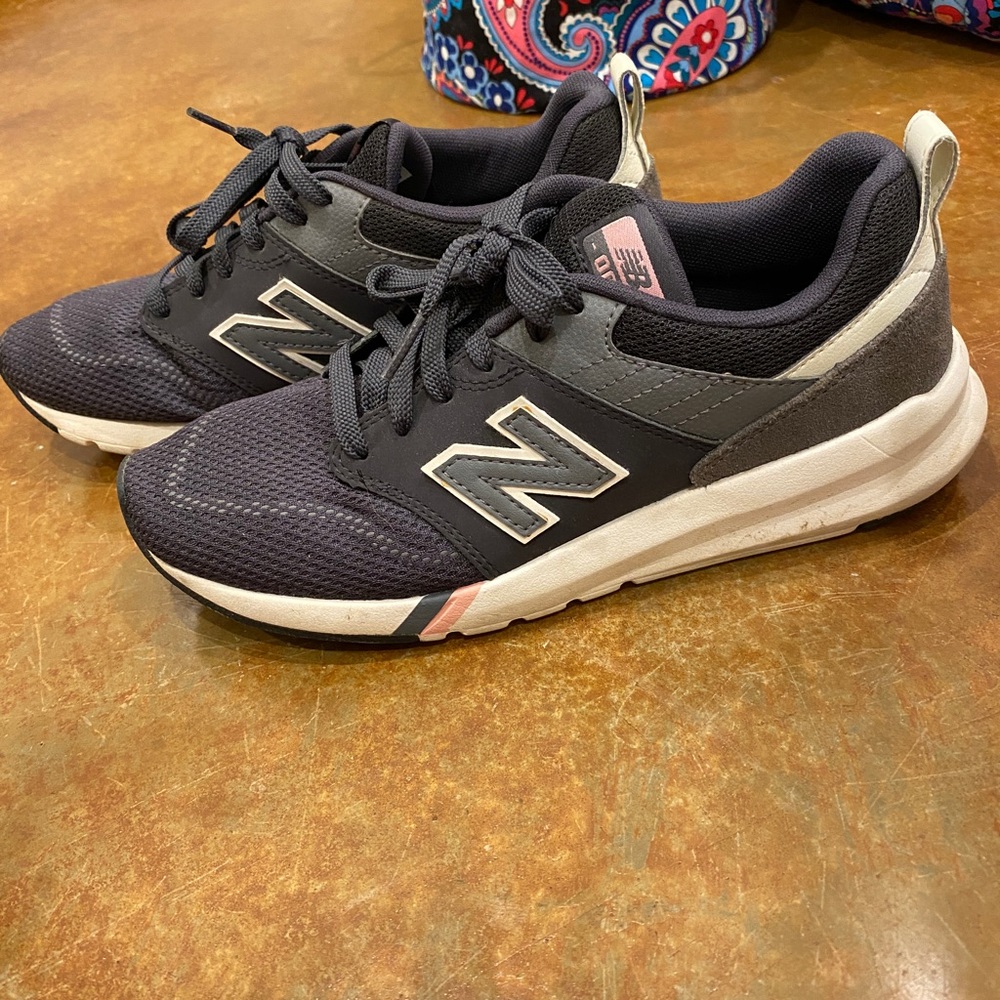 New Balance Womens 009 V1 WS009PP1 Gray
Running Shoes Lace Up Size 7.5 B